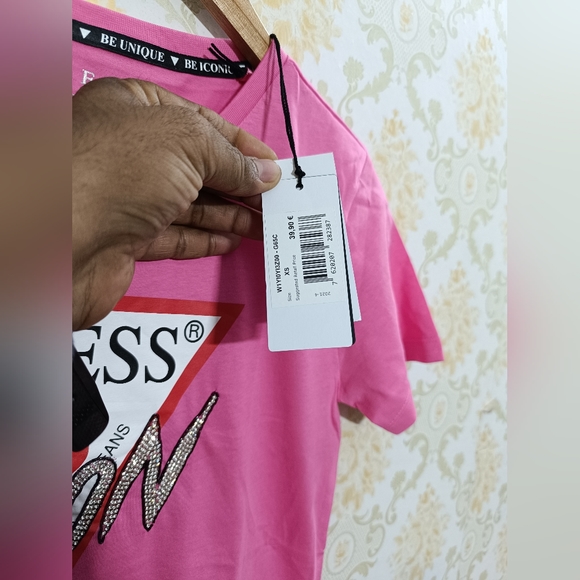 Guess - Picture 3 of 5